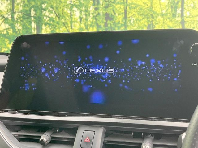 【純正ナビ】人気の純正ナビを装備しております。ナビの使いやすさはもちろん、オーディオ機能も充実!キャンプや旅行はもちろん、通勤や買い物など普段のドライブも楽しくなるはず♪