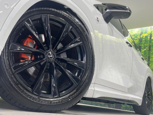 �y�����A���~�z�C�[���z�O�ςɃ}�b�`���������A���~�z�C�[���𑕒����Ă���܂��B�e��ЊO�A���~�z�C�[����A�X�^�b�h���X�^�C�����戵�����Ă���܂��B���񂲑��k����������