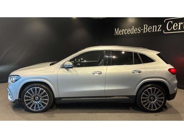GLAクラスGLA200d 4マチック AMGラインパッケージ 4WD