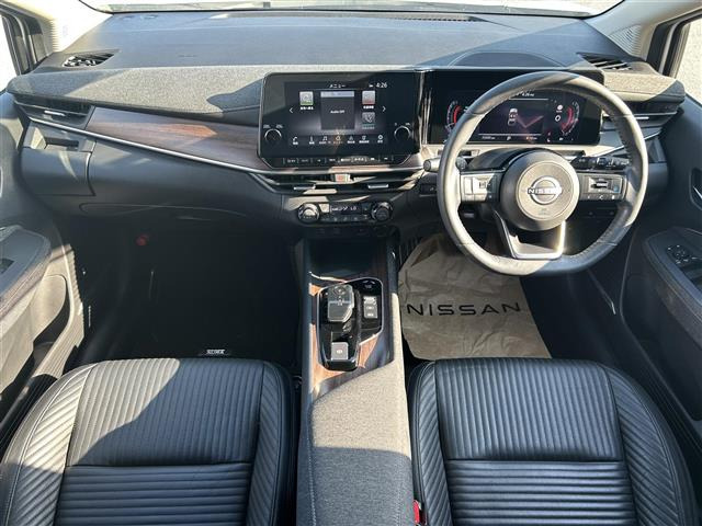 ノートオーラ1.2 G FOUR レザーエディション 4WD