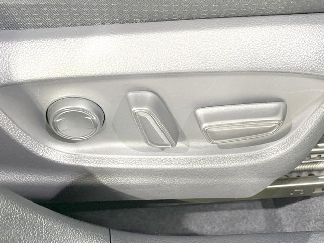 【パワーシート】スイッチ一つで簡単にシートの微調整が可能!電動だから力もいりません!快適なシートポジションにセットして、快適なドライブをお楽しみください。