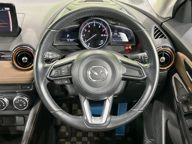 【純正革巻きステアリング】上質な革を使用することで、手にしっかり馴染みとても運転しやすいハンドルです♪