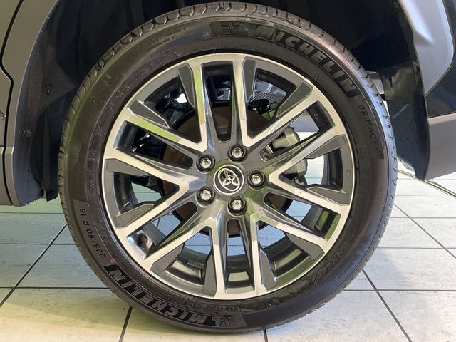 �y����18�C���`�A���~�z�C�[���z�O�ςɃ}�b�`���������A���~�z�C�[���𑕒����Ă���܂��B�e��ЊO�A���~�z�C�[����A�X�^�b�h���X�^�C�����戵�����Ă���܂��B���񂲑��k����������