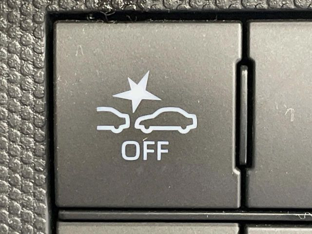 【スマートアシスト】走行中に前方の車両等を認識し、衝突しそうな時は警報とブレーキで衝突回避と被害軽減をアシスト。より安全にドライブをお楽しみいただけます。