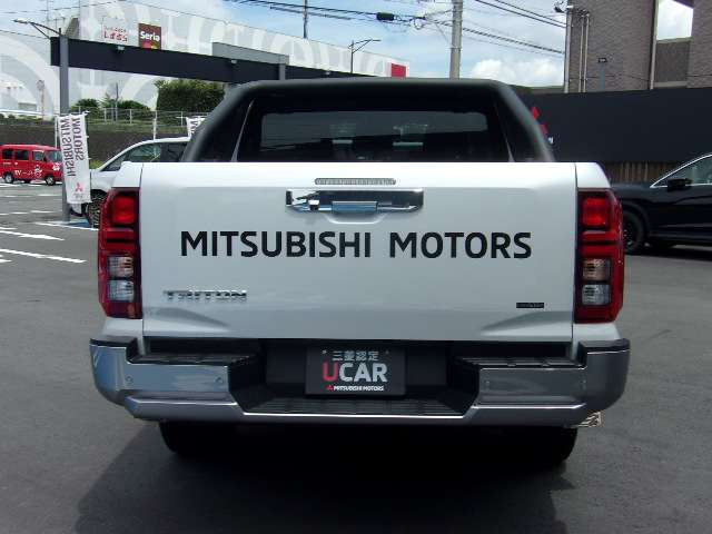 トライトン2.4 GLS ディーゼル 4WD