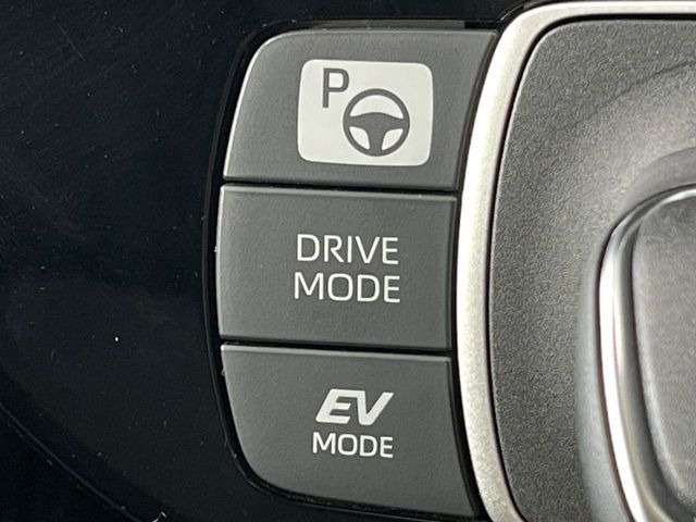 【駐車支援システム】駐車スペースを検知し、スムーズな駐車をアシスト。狭いスペースへの駐車など、駐車に自信の無い方におすすめの機能です♪