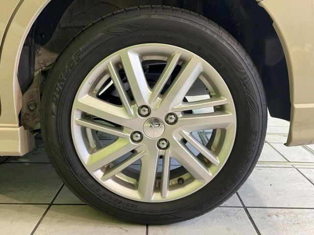 �y����15�C���`�A���~�z�C�[���z�O�ςɃ}�b�`���������A���~�z�C�[���𑕒����Ă���܂��B�e��ЊO�A���~�z�C�[����A�X�^�b�h���X�^�C�����戵�����Ă���܂��B���񂲑��k����������