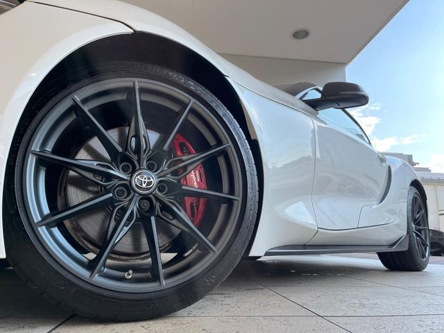 �y����19�C���`�A���~�z�C�[���z�O�ςɃ}�b�`���������A���~�z�C�[���𑕒����Ă���܂��B�e��ЊO�A���~�z�C�[����A�X�^�b�h���X�^�C�����戵�����Ă���܂��B���񂲑��k����������