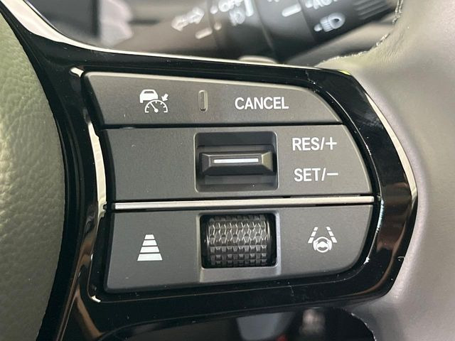 【アダプティブクルーズコントロール】高速道路での長距離走行が楽に!!自動で速度を保つクルーズコントロールが、衝突軽減システムと連携し、前方の車両を感知して車間を保つように速度調節してくれます!!