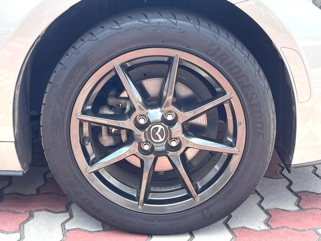 �y����16�C���`�A���~�z�C�[���z�O�ςɃ}�b�`���������A���~�z�C�[���𑕒����Ă���܂��B�e��ЊO�A���~�z�C�[����A�X�^�b�h���X�^�C�����戵�����Ă���܂��B���񂲑��k����������
