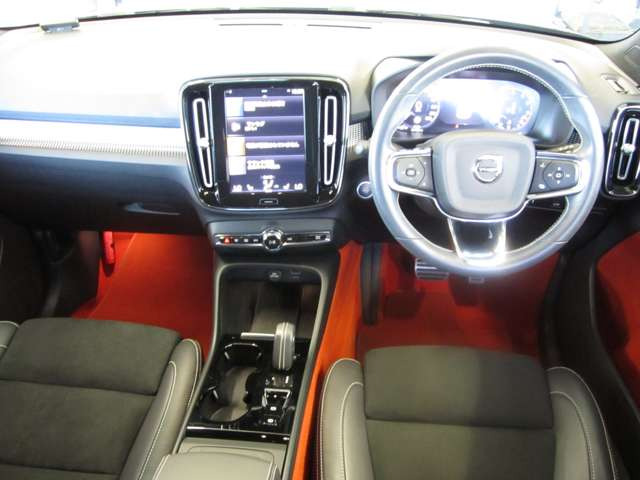 XC40B4 AWD Rデザイン 4WD