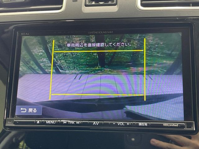 【バックカメラ】駐車時に後方がリアルタイム映像で確認できます。大型商業施設や立体駐車場での駐車時や、夜間のバック時に大活躍!