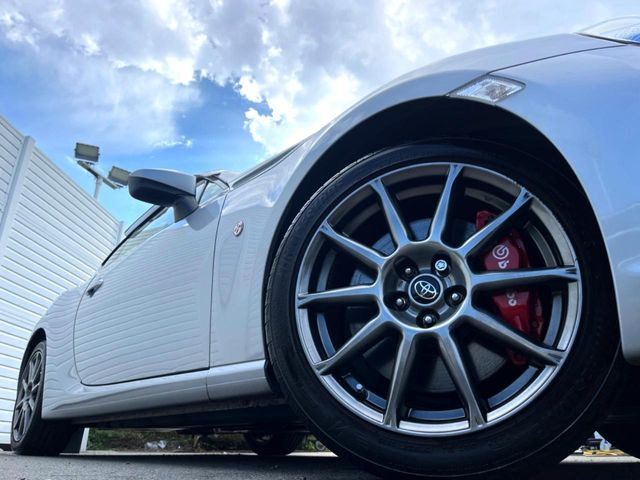 �y����17�C���`�A���~�z�C�[���z�O�ςɃ}�b�`���������A���~�z�C�[���𑕒����Ă���܂��B�e��ЊO�A���~�z�C�[����A�X�^�b�h���X�^�C�����戵�����Ă���܂��B���񂲑��k����������