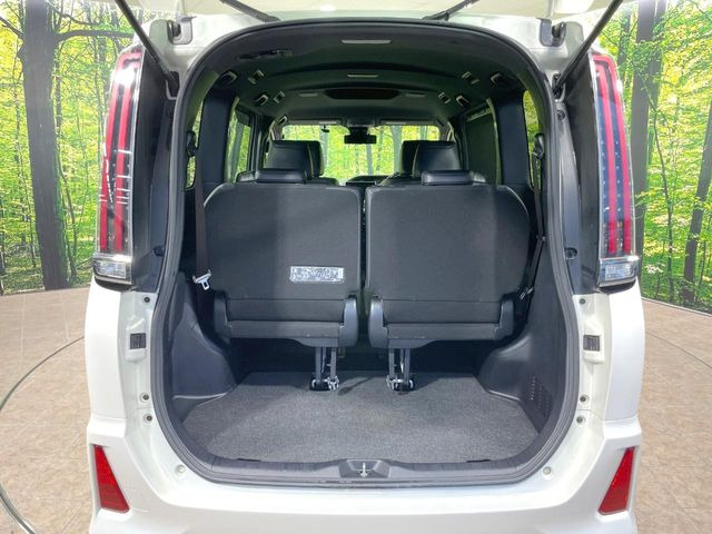 普段のお買い物や通勤、送迎等に十分な荷室スペースを確保しております。セカンドシートを倒すと、大きな荷物の積載も可能です♪
