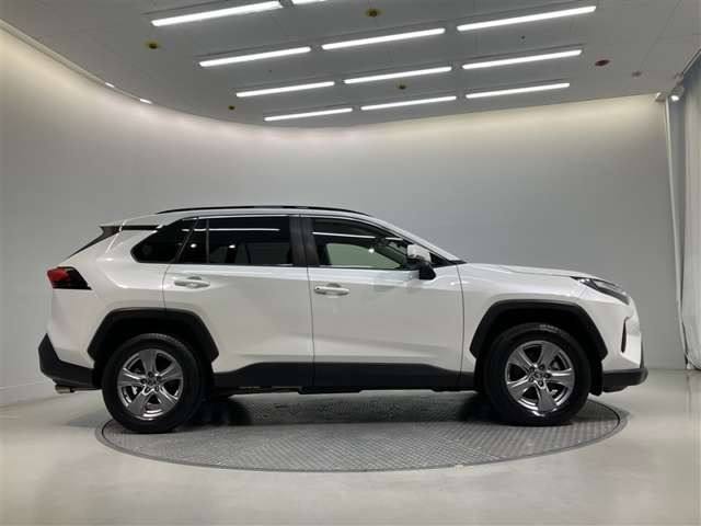 RAV42.5 ハイブリッド X E-Four 4WD