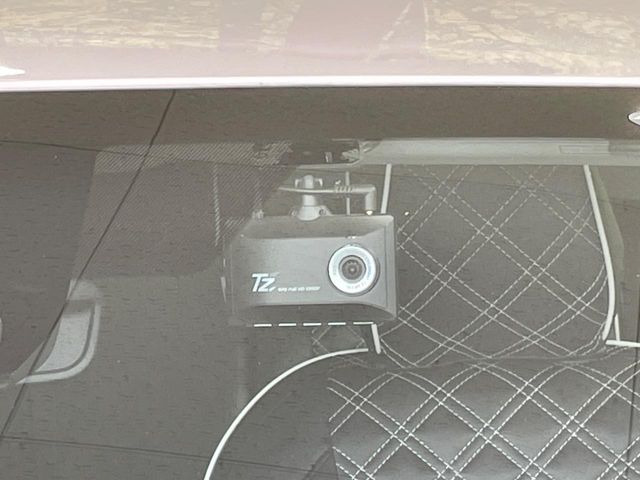 【ドライブレコーダー】ドライブレコーダー装備!走行中はもちろん、あおり運転や事故に遭遇した際、映像で記録し、万一のリスクに備えます。※記録用SDカードはお客様ご自身でご準備いただく必要があります。