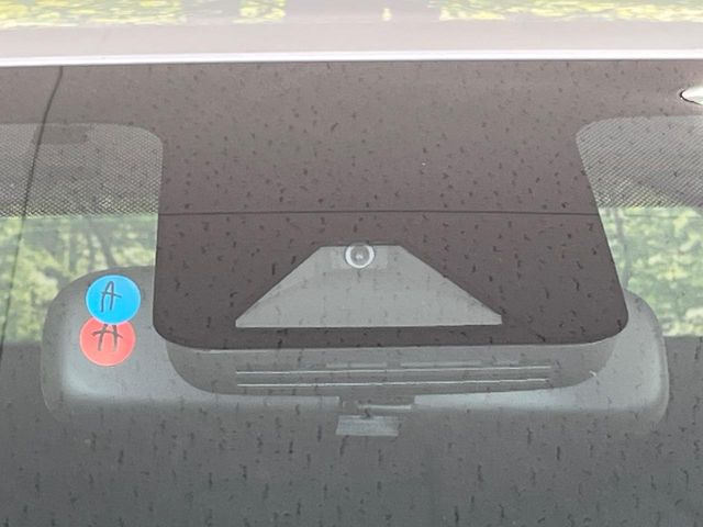 【トヨタセーフティセンス】走行中に前方の車両等を認識し、衝突しそうな時は警報とブレーキで衝突回避と被害軽減をアシスト。より安全にドライブをお楽しみいただけます。