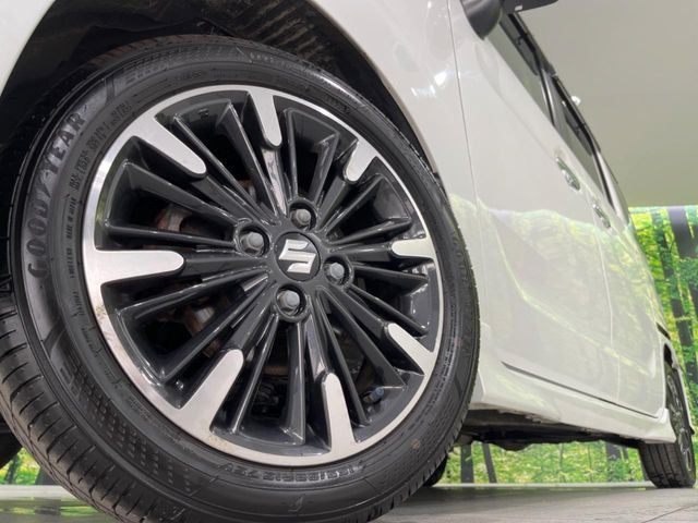 �y����15�C���`�A���~�z�C�[���z�O�ςɃ}�b�`���������A���~�z�C�[���𑕒����Ă���܂��B�e��ЊO�A���~�z�C�[����A�X�^�b�h���X�^�C�����戵�����Ă���܂��B���񂲑��k����������