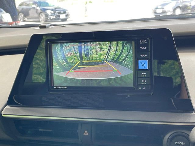 【バックカメラ】駐車時に後方がリアルタイム映像で確認できます。大型商業施設や立体駐車場での駐車時や、夜間のバック時に大活躍!運転スキルに関わらず、今や必須となった装備のひとつです!