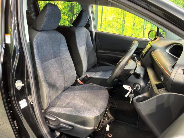 運転席シート廻りは使用感も少なく、良好な状態となっています。丁寧に使われていたことがよくわかりますね。