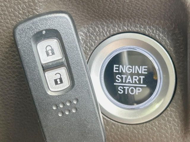�yHonda�X�}�[�g�L�[�z�J�o����|�P�b�g�ɓ��ꂽ�܂܂ł��h�A�̎{���E�������\�ȃX�}�[�g�L�[�𑕔��B�G���W���̃I���E�I�t�����J�M�����o���K�v����������Ƃ��Ă��֗��ł���