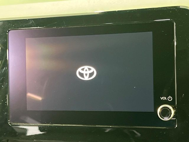 �y8�C���` �f�B�X�v���C�I�[�f�B�I�z���ʂ̃f�B�X�v���C��AppleCarPlay��AndroidAuto�����p�\�B�傫�ȉ�ʂŃX�}�z�i�r�A�v���������p���������܂���