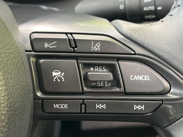 【レーダークルーズコントロール】高速道路での長距離走行が楽に!!自動で速度を保つクルーズコントロールが、衝突軽減システムと連携し、前方の車両を感知して車間を保つように速度調節してくれます!!