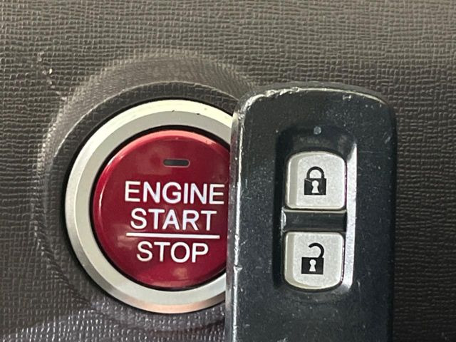 �yHonda�X�}�[�g�L�[�z�J�o����|�P�b�g�ɓ��ꂽ�܂܂ł��h�A�̎{���E�������\�ȃX�}�[�g�L�[�𑕔��B�G���W���̃I���E�I�t�����J�M�����o���K�v����������Ƃ��Ă��֗��ł���