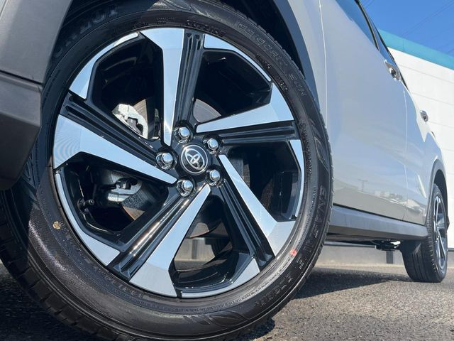 �y����17�C���`�A���~�z�C�[���z�O�ςɃ}�b�`���������A���~�z�C�[���𑕒����Ă���܂��B�e��ЊO�A���~�z�C�[����A�X�^�b�h���X�^�C�����戵�����Ă���܂��B���񂲑��k����������