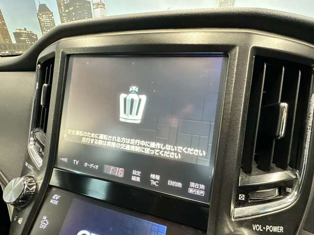【純正SDナビ】FM&AMを聴くことは勿論のこと!!CD&DVD再生可能で地デジTVの視聴も可能な多機能ナビでドライブも快適ですよ☆
