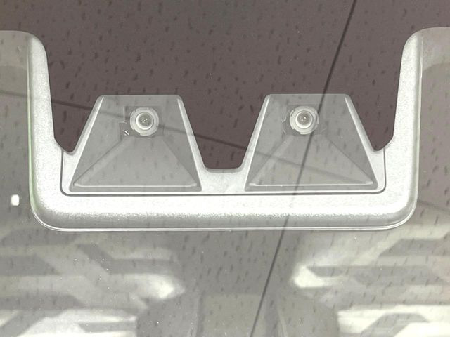 【スマートアシスト】走行中に前方の車両等を認識し、衝突しそうな時は警報とブレーキで衝突回避と被害軽減をアシスト。より安全にドライブをお楽しみいただけます。