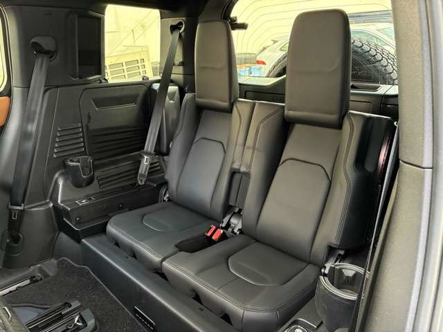 ディフェンダー110 X ダイナミック HSE 3.0L D300 ディーゼル 4WD