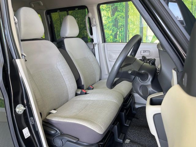 運転席シート廻りは使用感も少なく、良好な状態となっています。丁寧に使われていたことがよくわかりますね。