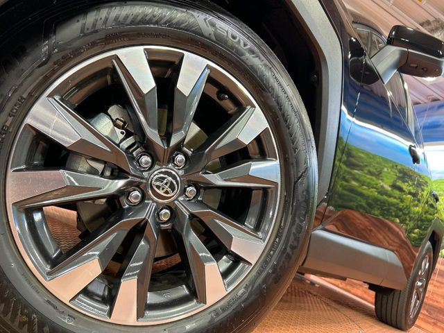 �y�O���[�h��p����18�C���`�A���~�z�C�[���z�f�U�C�����̍��������A���~�z�C�[���𑕒����Ă���܂��B�e��ЊO�A���~�z�C�[����A�X�^�b�h���X�^�C�����戵�����Ă���܂��B���񂲑��k����������