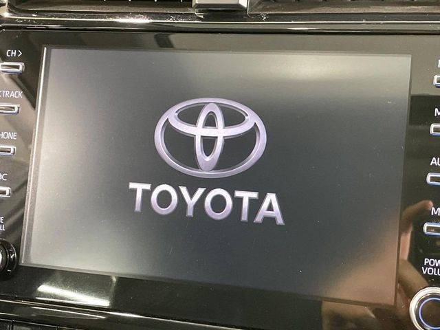 【純正8型ナビ】人気の純正ナビを装備。オーディオ機能も充実しており、Bluetooth接続すればお持ちのスマホやMP3プレイヤーの音楽を再生可能!毎日の運転がさらに楽しくなります!!