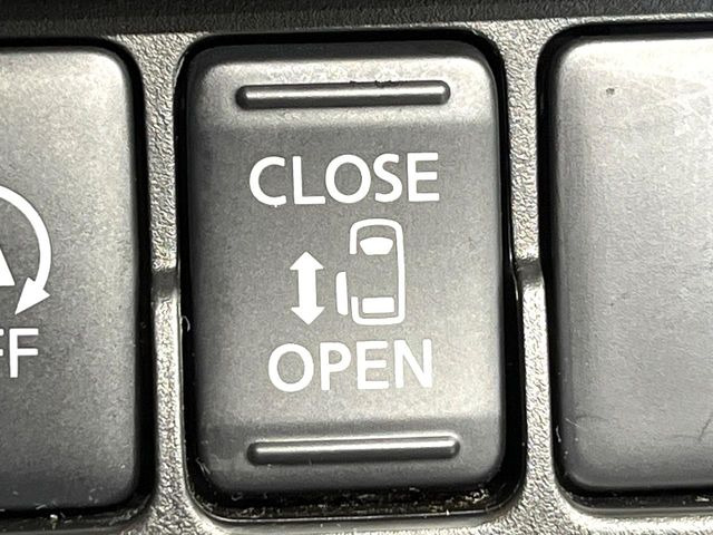 【パワースライドドア】スマートキーや運転席のスイッチでスライドドアの開閉が可能♪電動だから力を入れてドアを開ける必要が無く、小さいお子様でも、重い荷物を持っている時もラクに開け閉めできます♪