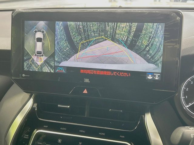 【パノラミックビューモニター】専用のカメラにより、上から見下ろしたような視点で360度クルマの周囲を確認することができます☆死角部分も確認しやすく、狭い場所での切り返しや駐車もスムーズに行えます。
