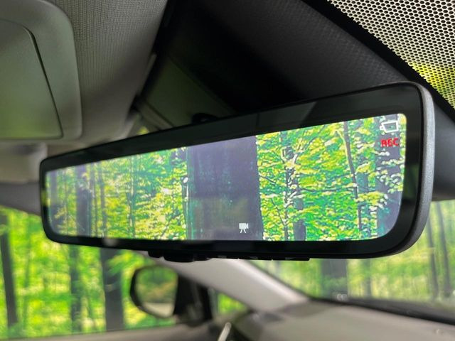 【デジタルインナーミラー】後席の大きな荷物や同乗者で後方が確認しづらい時でも安心!カメラが撮影した車両後方の映像をルームミラー内に表示。クリアな視界で状況の確認が可能です!