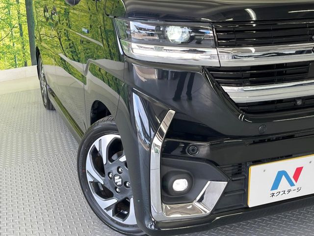 【LEDヘッドライト】悪天候や夜間走行時も良好な視界を確保し安心して運転できる高輝度LEDヘッドライトを装備!点灯速度が早く、消費電力も抑えられています。