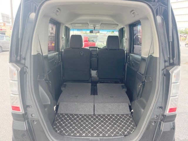普段のお買い物や通勤、送迎等に十分な荷室スペースを確保しております。セカンドシートを倒すと、大きな荷物の積載も可能です♪