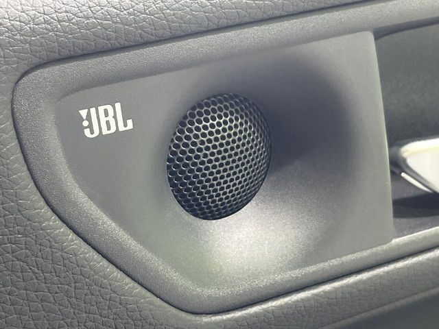 �yJBL�T�E���h�V�X�e���t�������i�r�z�[���̃i�r�@�\�͂������A���x�ȃ`���[�j���O�\�͂����ڂ���Ă���A�������ȉ��y�����y���݂�������