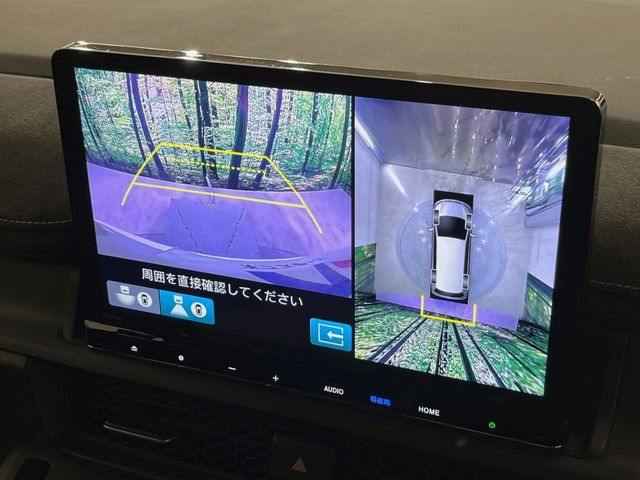 【マルチビューカメラシステム】専用のカメラにより、上から見下ろしたような視点で360度クルマの周囲を確認することができます☆死角部分も確認しやすく、狭い場所での切り返しや駐車もスムーズに行えます。