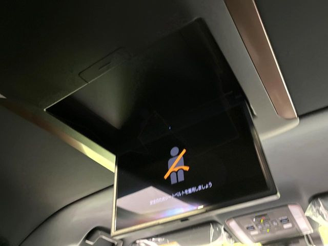 【フリップダウンモニター】大画面モニターで後席でもエンタメをお楽しみいただけます。小さなお子様にも大人気の装備です♪