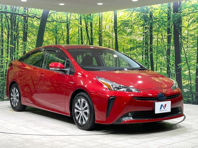 高透明度のガラス皮膜で撥水はもちろん、上質なツヤ・光沢を実現。紫外線や酸性雨から大切な愛車を保護し、色あせ・劣化を防止。「弾スプラッシュコート」、「弾プリミッサコート」からお選びいただけます。