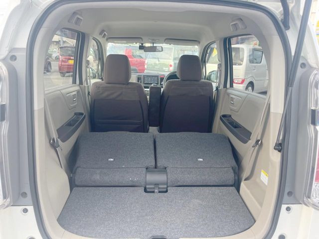 普段のお買い物や通勤、送迎等に十分な荷室スペースを確保しております。セカンドシートを倒すと、大きな荷物の積載も可能です♪