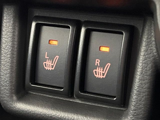【シートヒーター】寒い日に重宝するシートヒーター!エアコンより早く温まってくれるので寒がりの人も安心ですね♪エアコンの温風は乾燥するから苦手、という方にもをおすすめです。