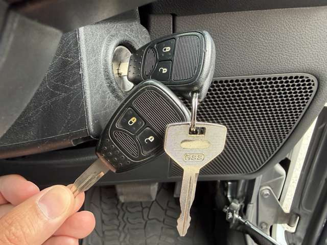 �N���J��SUV�̂ق��ɂ��A���t�@�[�h�E�G���O�����h�E�Z���i�E�X�e�b�v���S���E���H�N�V�[�E���F���t�@�C�A�E�I�f�b�Z�C�E�A���Ԃ��|���V�F�J�C�G�� �~�j�N���X�I�[�o�[�I�[��4 �L���v�e�B�o���݌ɂ��Ă���܂�