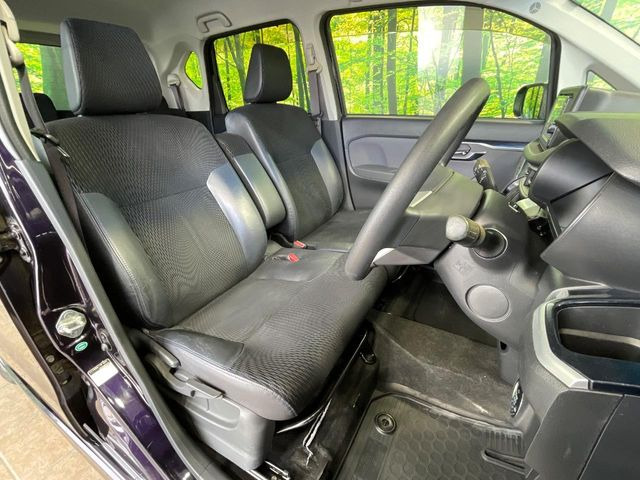 運転席シート廻りは使用感も少なく、良好な状態となっています。丁寧に使われていたことがよくわかりますね。