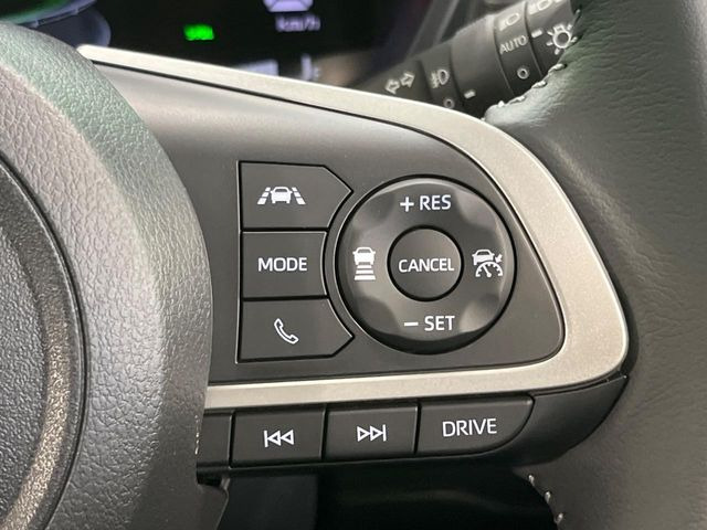 【レーダークルーズコントロール】高速道路での長距離走行が楽に!!自動で速度を保つクルーズコントロールが、衝突軽減システムと連携し、前方の車両を感知して車間を保つように速度調節してくれます!!