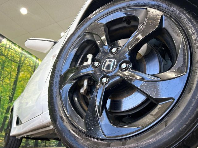 �y����15�C���`�A���~�z�C�[���z�O�ςɃ}�b�`���������A���~�z�C�[���𑕒����Ă���܂��B�e��ЊO�A���~�z�C�[����A�X�^�b�h���X�^�C�����戵�����Ă���܂��B���񂲑��k����������